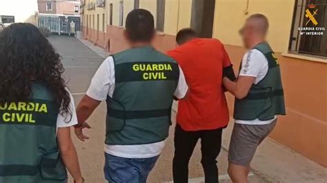 violacion roquetas de mar|Detenido cuando intentaba violar a una mujer en Almería